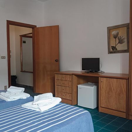 Hotel Mediterraneo Guardia Piemontese Terme Esterno foto