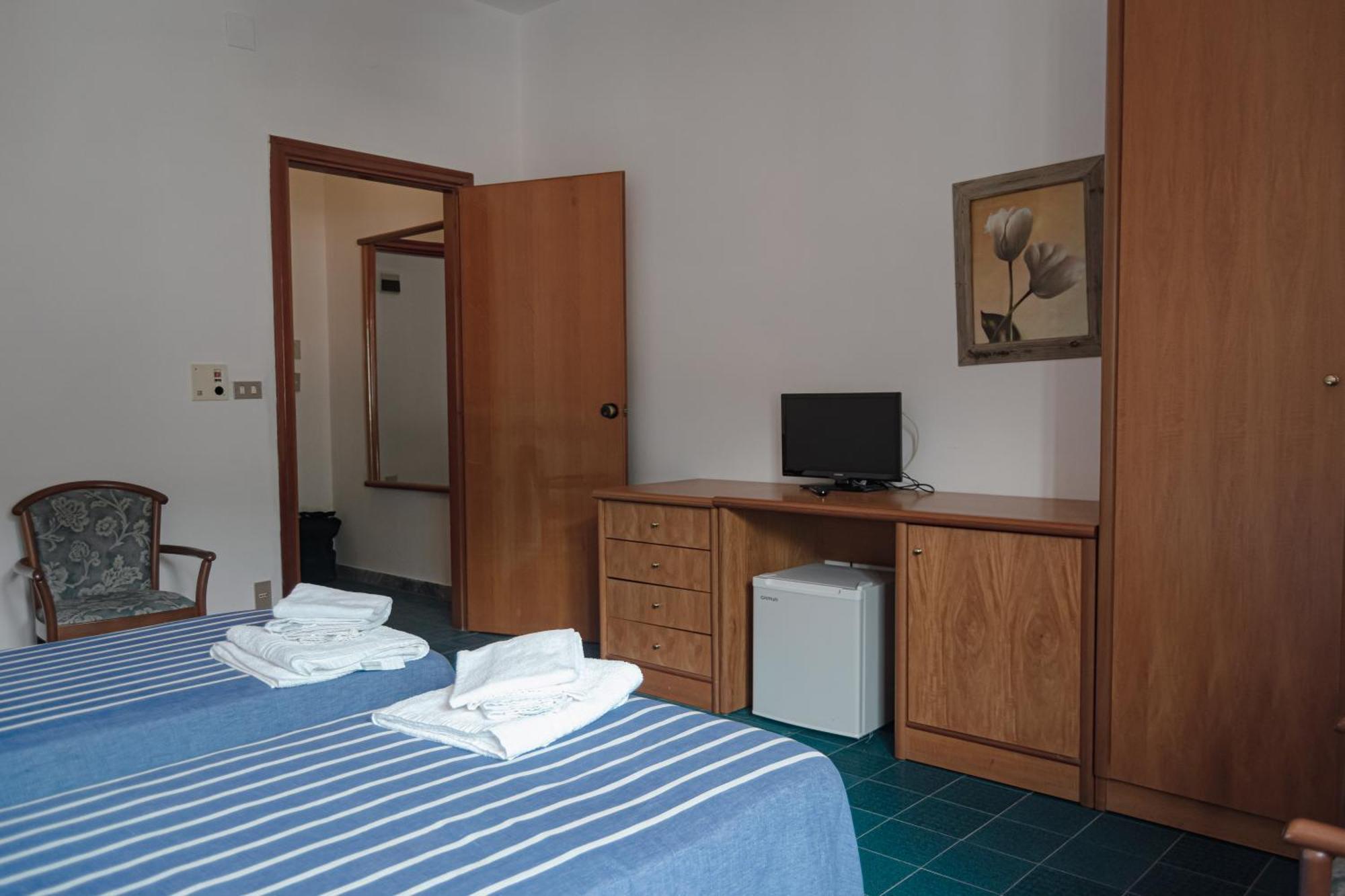 Hotel Mediterraneo Guardia Piemontese Terme Esterno foto
